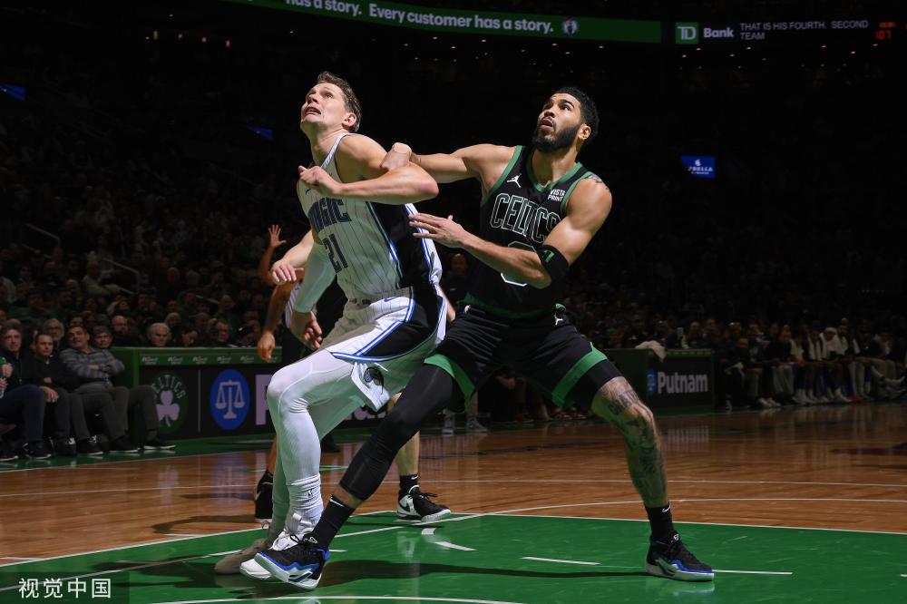 在足球圈中 在足球圈中